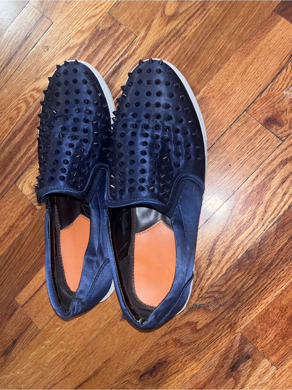 Men’s blue spiked skate shoes